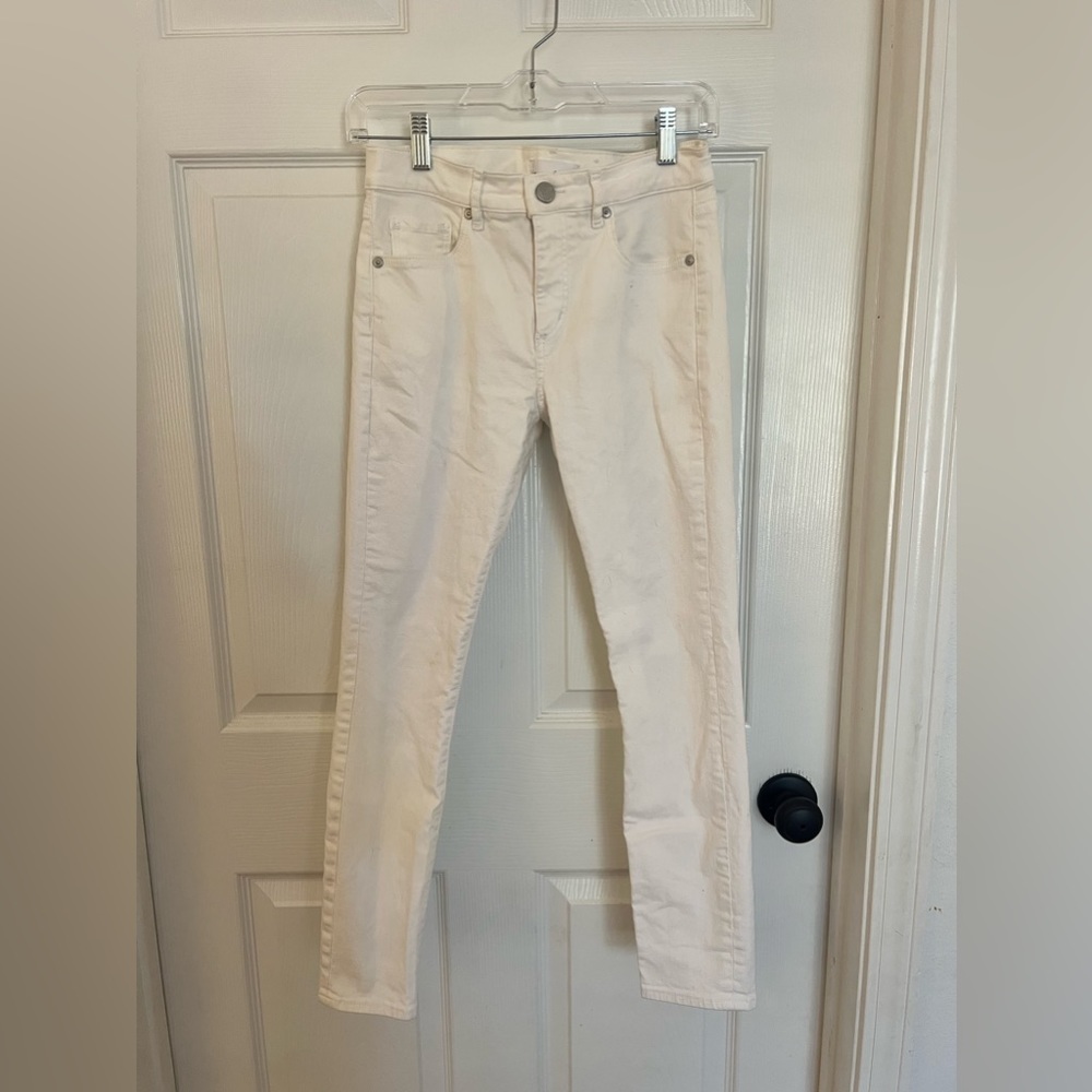 LOFT white skinny jeans size 26/2 Petite